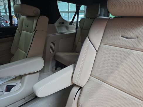 Used 2024 Cadillac Escalade ESV Premium Luxury AWD/4WD image 12