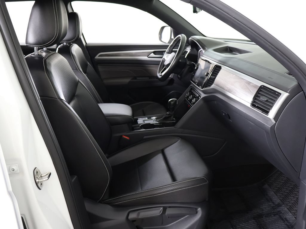 Used 2022 Volkswagen Atlas Cross Sport SE FWD image 32