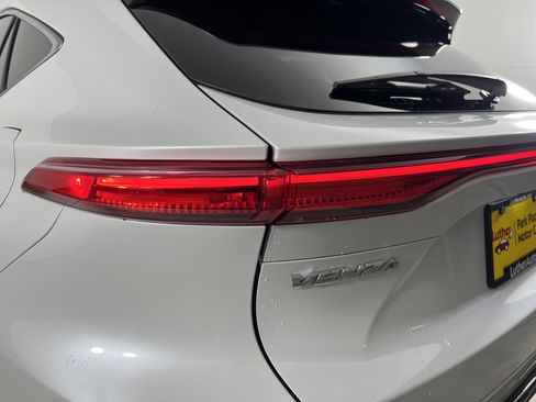 Certified 2024 Toyota Venza XLE AWD/4WD image 26