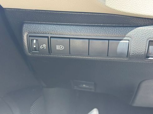 Used 2021 Toyota Corolla LE FWD image 32