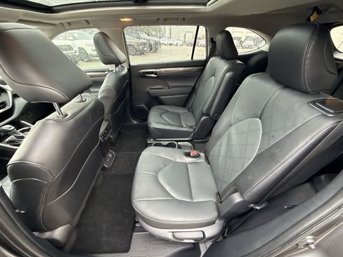 Certified 2025 Toyota Highlander Platinum image 25