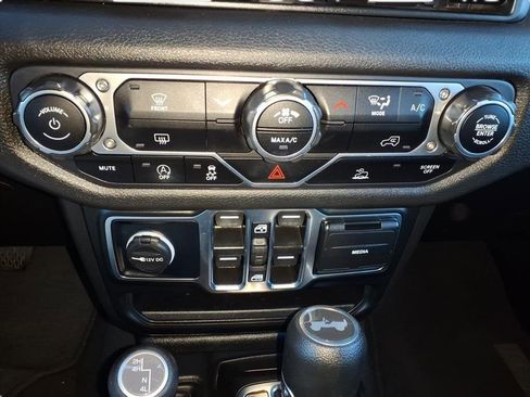 Used 2024 Jeep Wrangler Sport S image 18