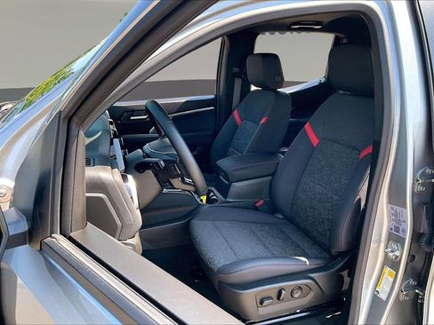 Used 2024 Chevrolet Colorado Z71 w/ Z71 Convenience Package 2 AWD/4WD image 24