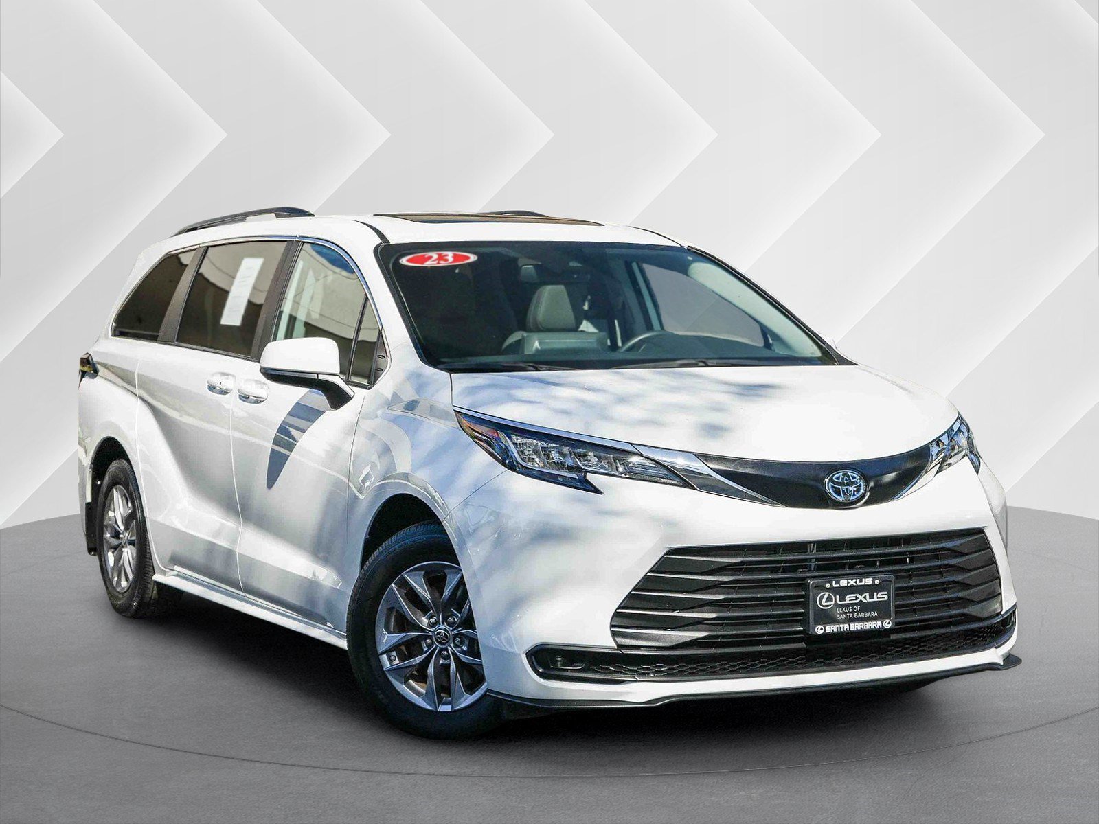 Used 2023 Toyota Sienna LE w/ LE Plus Package FWD image 1