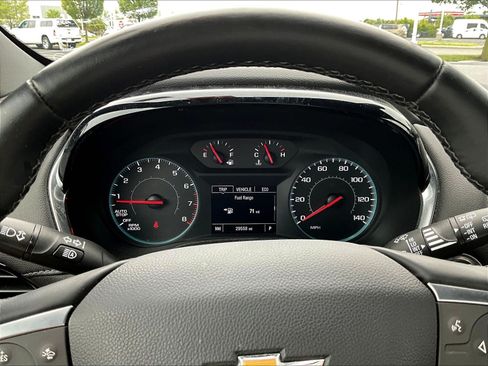 Used 2023 Chevrolet Traverse LT FWD image 13