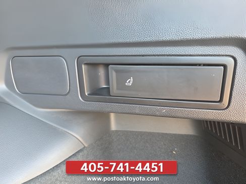 Used 2020 Volkswagen Tiguan SE FWD image 25