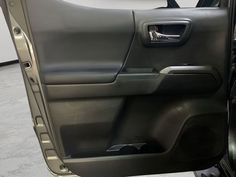 Used 2023 Toyota Tacoma TRD Off-Road image 27