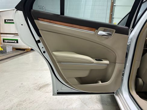 Used 2013 Chrysler 300 C w/ Light Group image 22