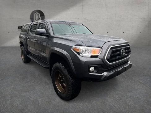 Used 2022 Toyota Tacoma SR5 AWD/4WD image 3