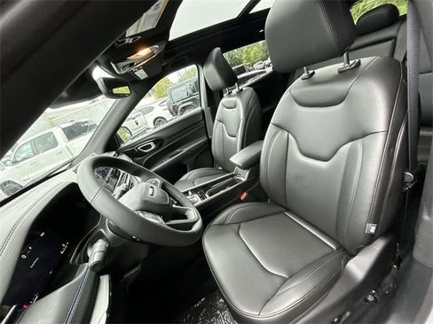 New 2025 Jeep Compass Limited w/ High Altitude Package image 11