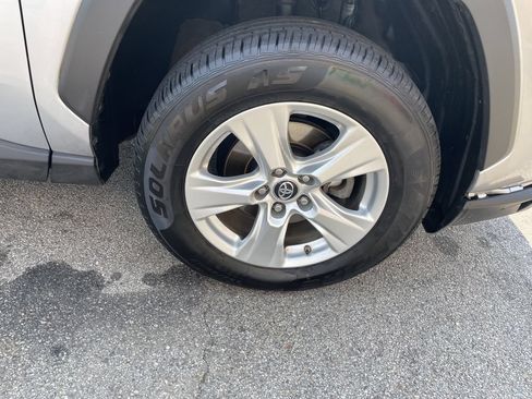 Used 2019 Toyota RAV4 XLE AWD/4WD image 11