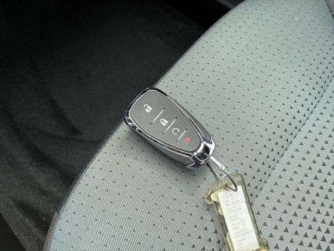 Used 2025 Chevrolet Trax LT w/ LT Convenience Package image 21