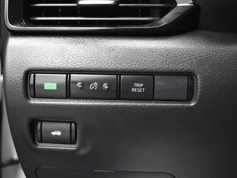Used 2025 Nissan Sentra SV FWD image 21