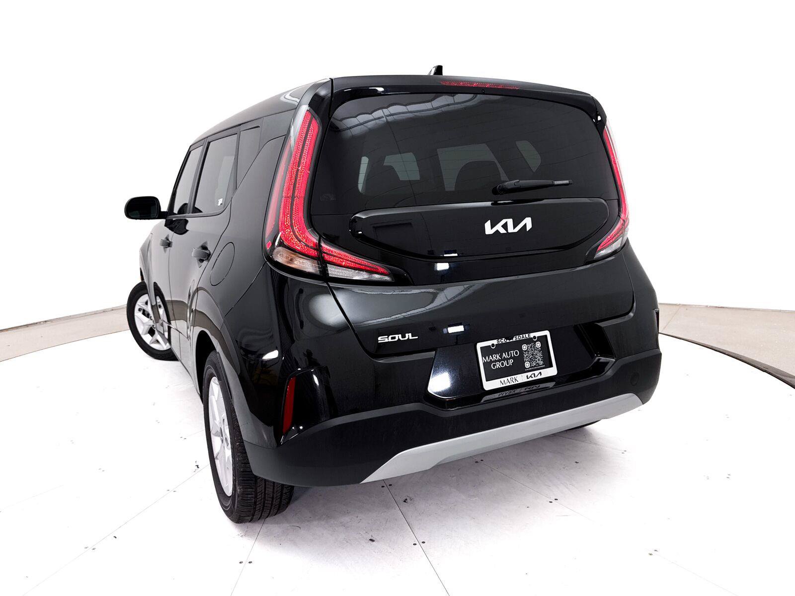 Used 2025 Kia Soul LX w/ LX Technology Package FWD image 4