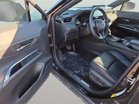 Used 2023 Toyota Venza image 9