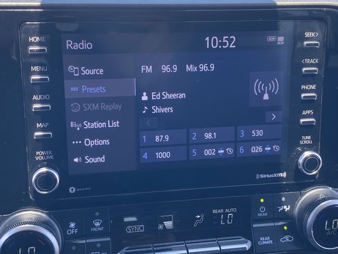 Used 2022 Toyota Highlander L AWD/4WD image 23