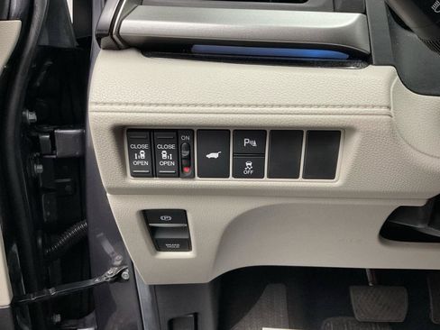 Used 2025 Honda Odyssey Touring image 13