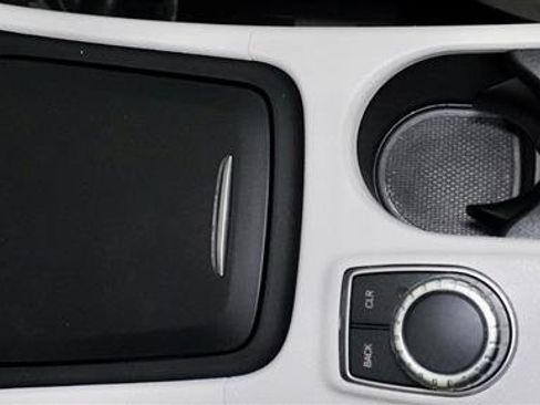 Used 2014 Mercedes-Benz CLA 250 4MATIC image 24