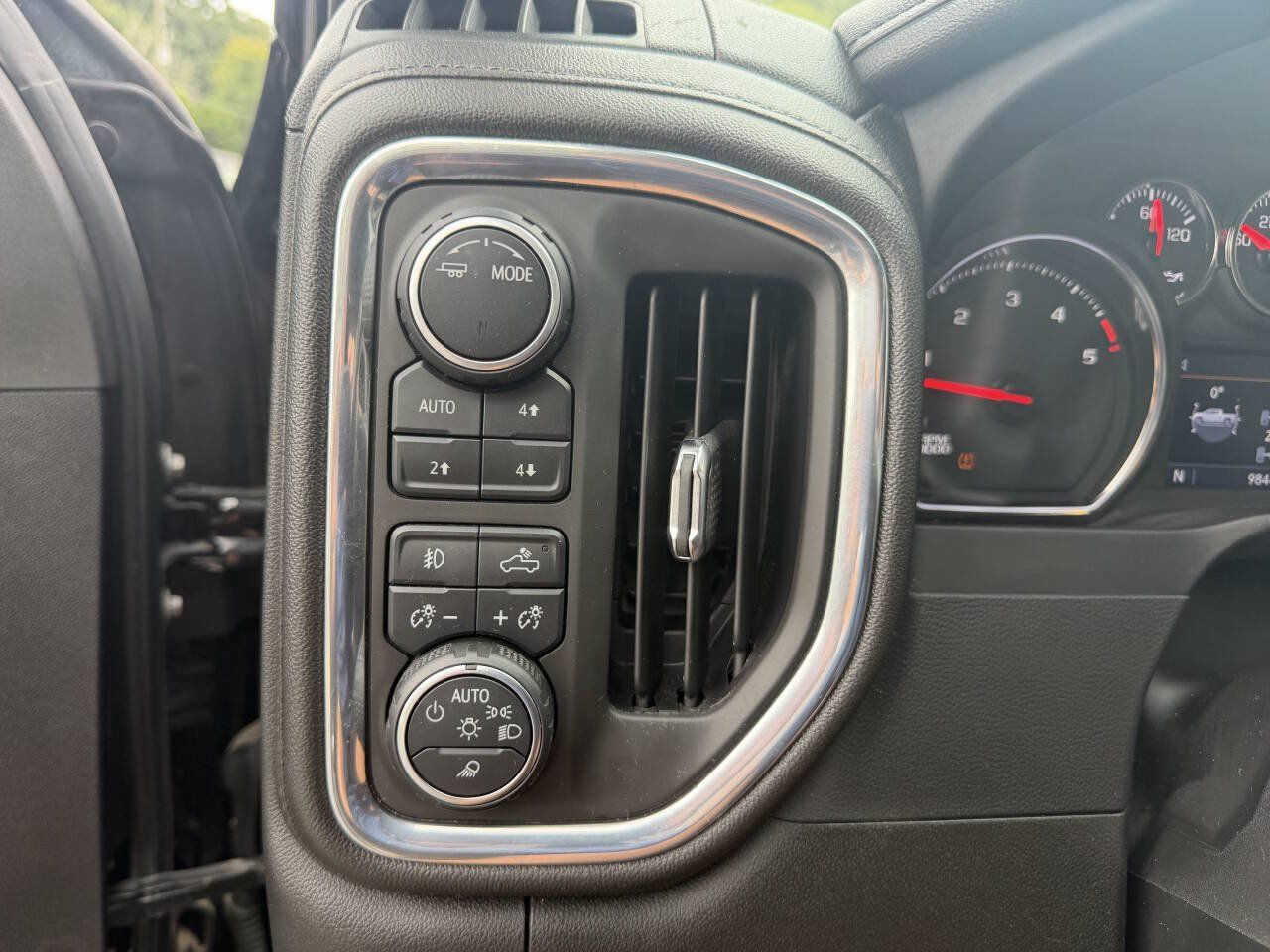 Used 2023 Chevrolet Silverado 2500 LTZ AWD/4WD image 10