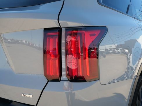 Used 2023 Kia Sorento SX Prestige image 8