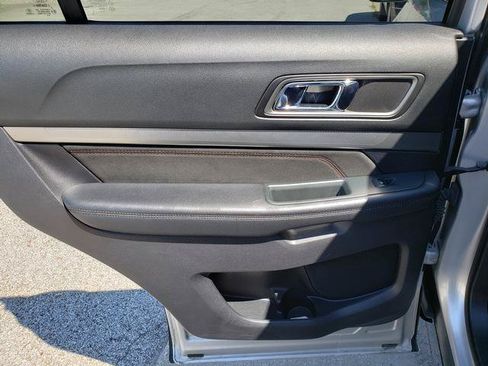 Used 2019 Ford Explorer XLT w/ Equipment Group 202A AWD/4WD image 13