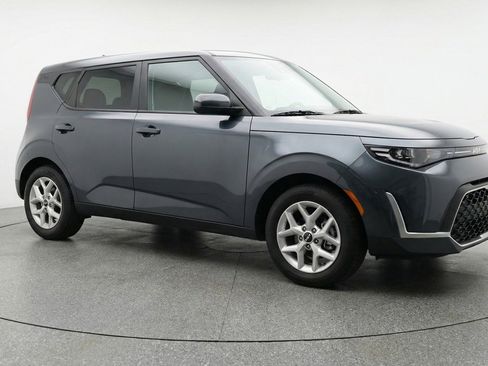 Used 2025 Kia Soul LX w/ LX Technology Package FWD image 1