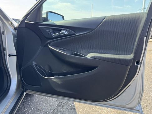 Used 2017 Chevrolet Malibu LT FWD image 25