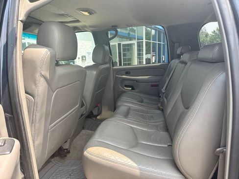 Used 2004 GMC Yukon XL 2500 SLT w/ Preferred Equipment Group AWD/4WD image 5