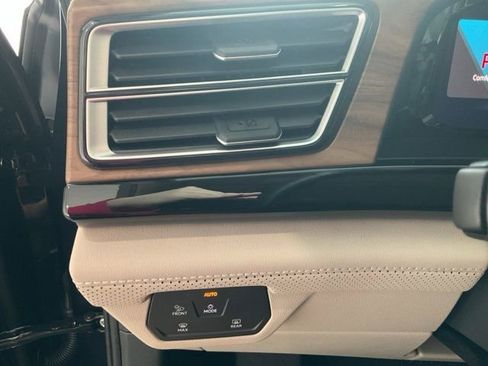 Used 2026 Volkswagen Atlas SE FWD image 9