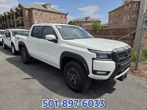 Used 2026 Nissan Frontier PRO-4X AWD/4WD image 3