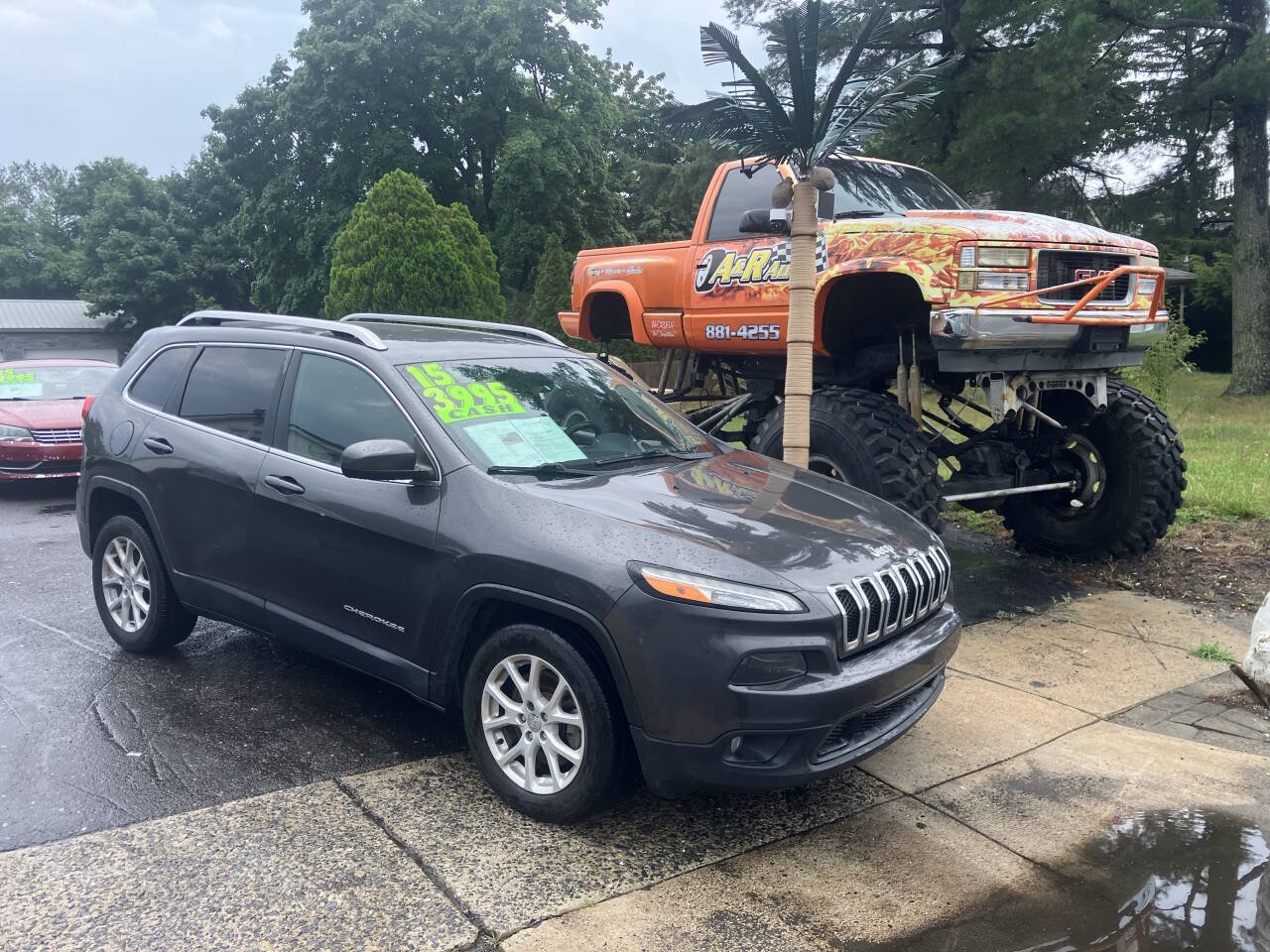 Used 2015 Jeep Cherokee Latitude FWD image 2