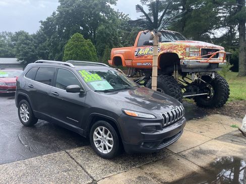 Used 2015 Jeep Cherokee Latitude FWD image 2