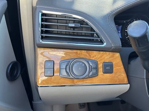 Used 2013 Lincoln MKX AWD image 50