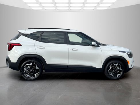 Used 2025 Kia Seltos S image 3