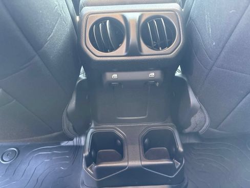 Used 2025 Jeep Gladiator Sport AWD/4WD image 18