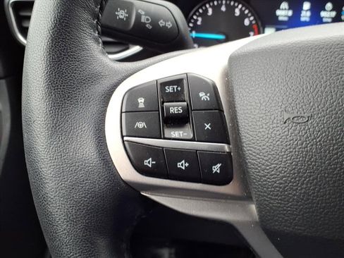 Certified 2022 Ford Explorer XLT w/ Equipment Group 202A AWD/4WD image 28
