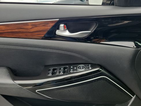 Used 2019 Kia Cadenza Premium FWD image 17