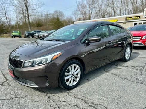 Used 2017 Kia Forte LX w/ LX Popular Package image 4
