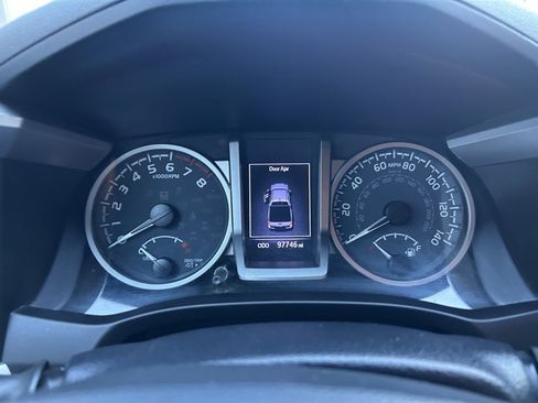 Used 2020 Toyota Tacoma DOUBLE CAB image 15