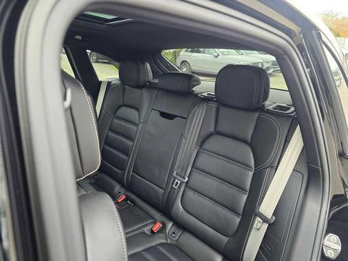 Used 2022 Porsche Macan image 18