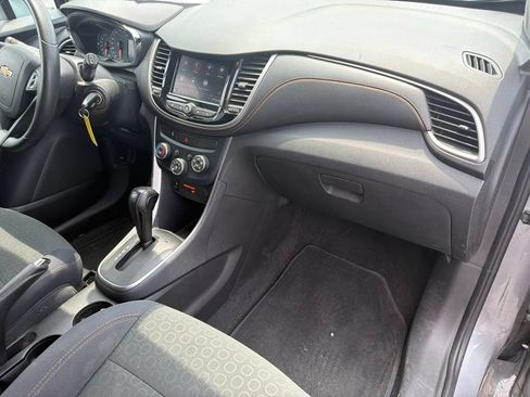 Used 2020 Chevrolet Trax LS w/ Tint and Cruise Package AWD/4WD image 32