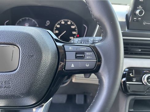 Used 2023 Honda Pilot Touring image 32