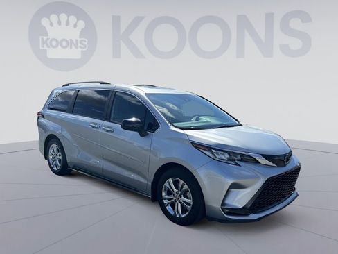 Used 2023 Toyota Sienna XSE w/ XSE Plus Package AWD/4WD image 10