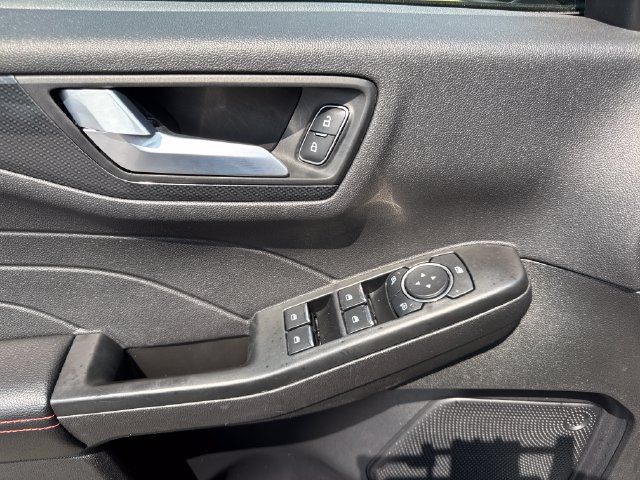 Used 2025 Ford Escape ST-Line FWD image 11