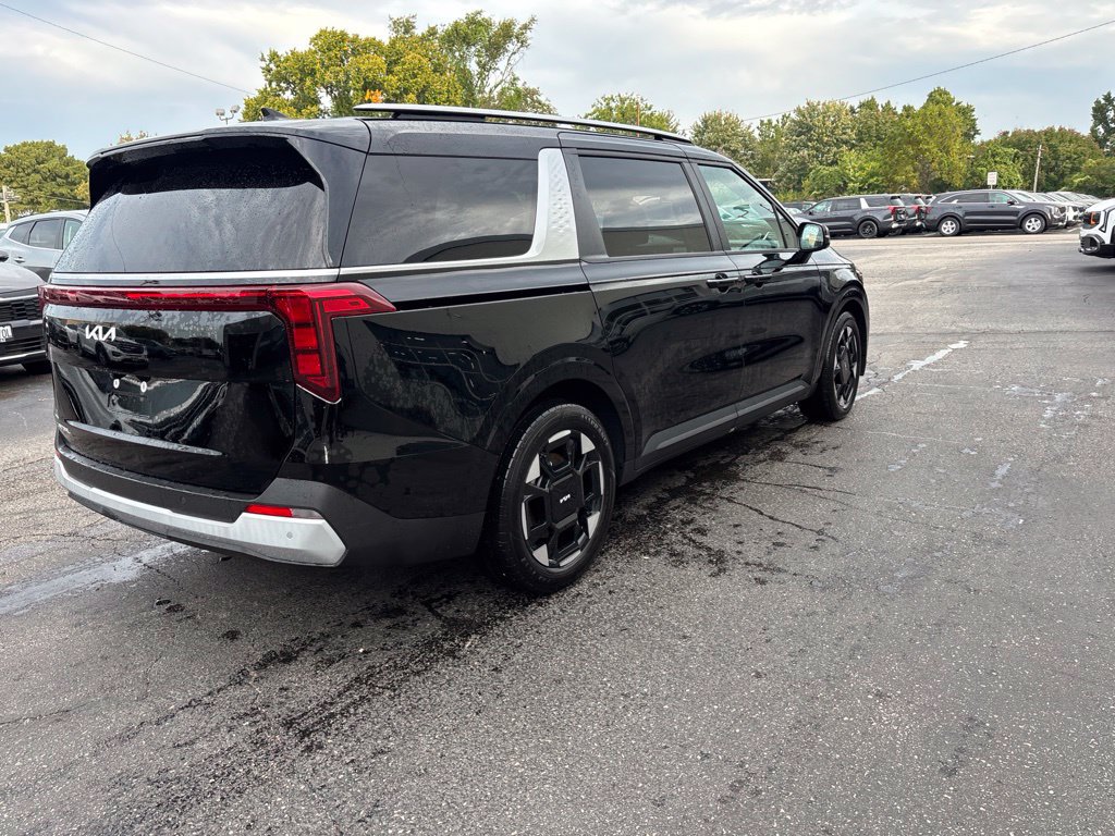 Used 2026 Kia Carnival EX FWD image 3