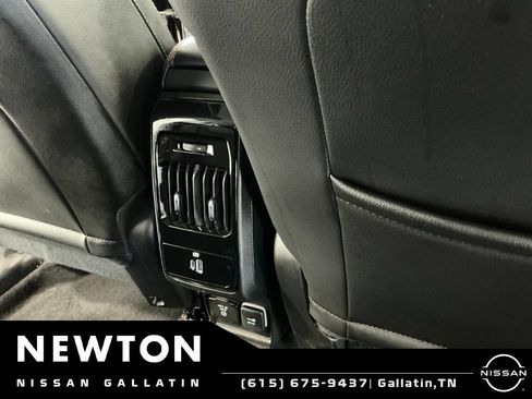 Used 2022 Jeep Compass Trailhawk w/ Trailhawk Convenience Group AWD/4WD image 16