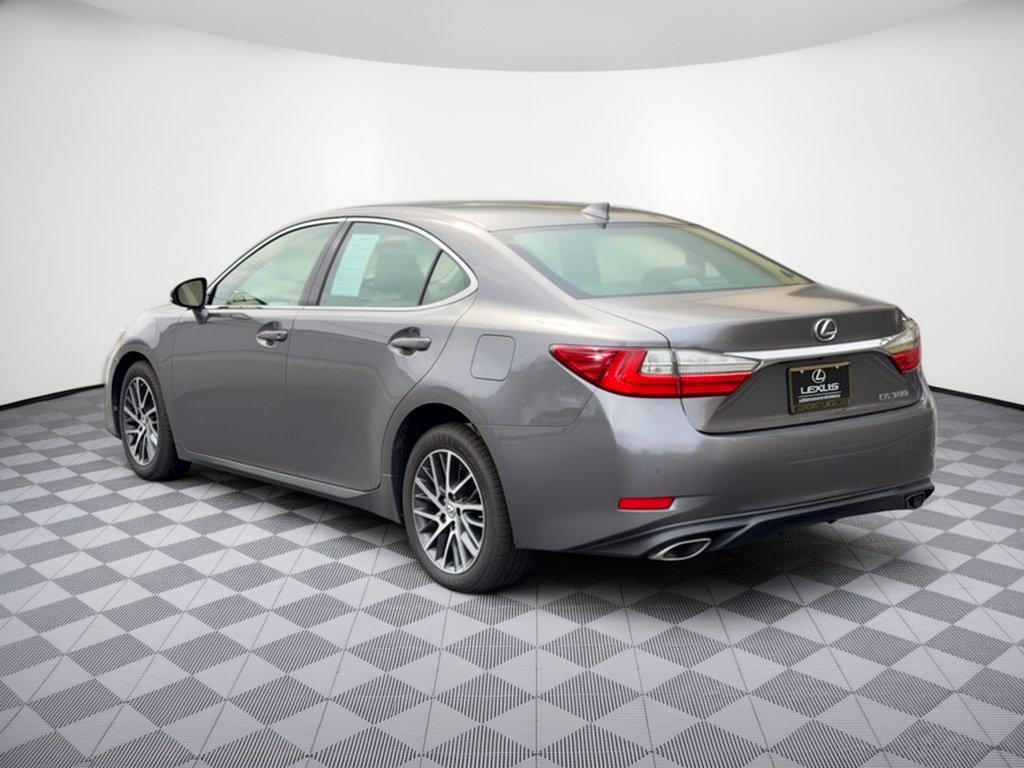 Used 2016 Lexus ES 350 w/ Luxury Package w/Wood Trim FWD image 3