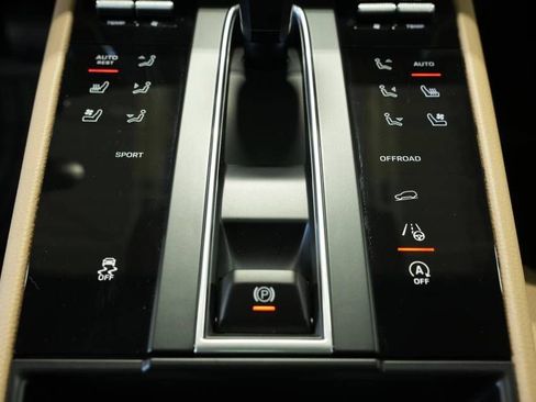 New 2026 Porsche Macan image 22