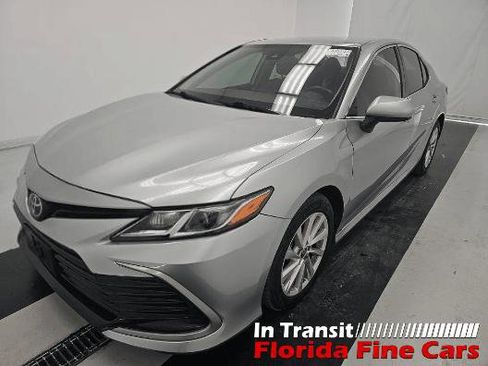 Used 2022 Toyota Camry LE image 1