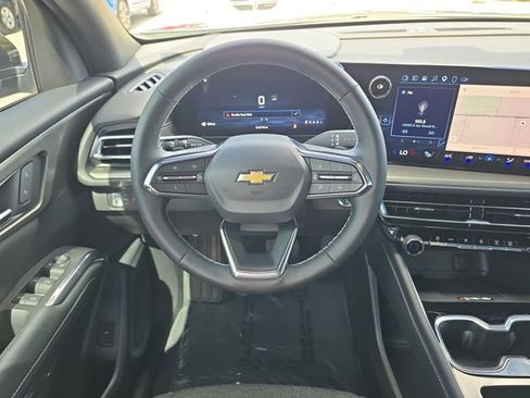 Used 2025 Chevrolet Traverse LT w/ Driver Confidence Package FWD image 10